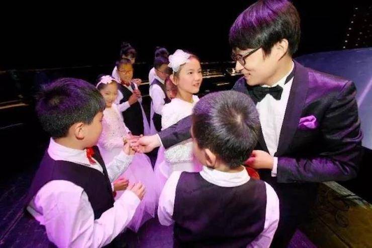 万圣节狂欢临近！环球360艺术家宋思衡在津奏响“交响情人梦”
