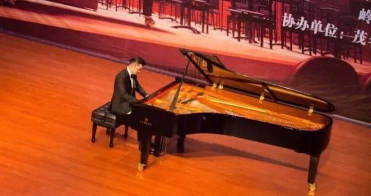 【回顾】2017环球360亚洲音乐奖学金-岭南师范学院颁奖典礼暨环球360艺术家孙鹏杰钢琴独奏音乐会及大师班活动成功举办
