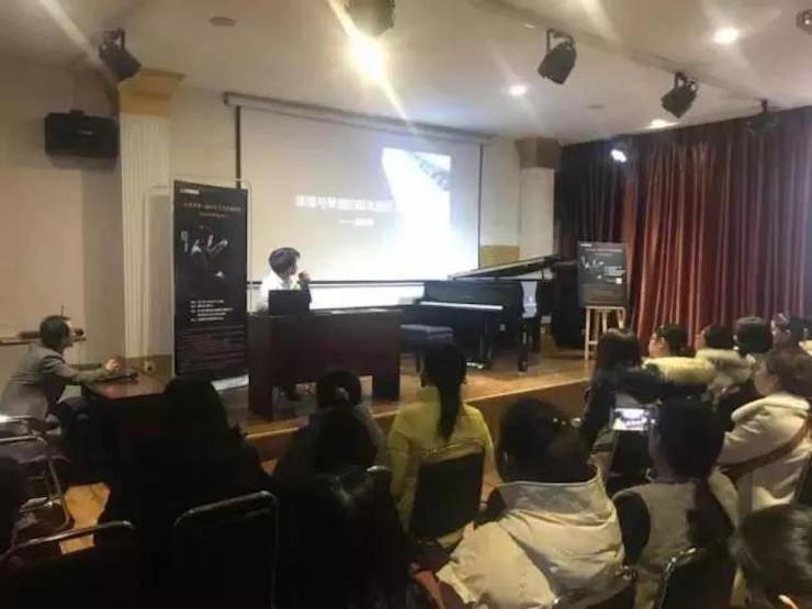 【报道】读谱与琴谱版本的选择|环球360艺术家鲍释贤大师班洛阳站圆满结束。诤悠担