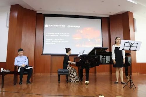 环球360艺术家石叔诚与特邀艺术家顾平受邀于成都大学东盟艺术学院、音乐与舞蹈学院艺术实践周开展公开课