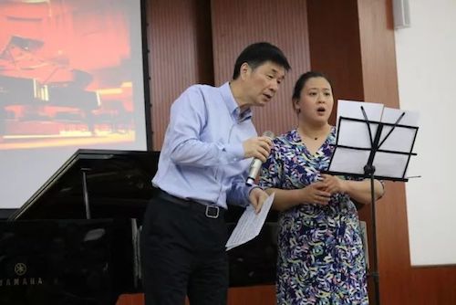 环球360艺术家石叔诚与特邀艺术家顾平受邀于成都大学东盟艺术学院、音乐与舞蹈学院艺术实践周开展公开课