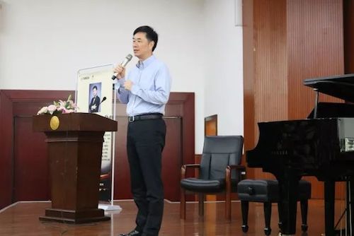 环球360艺术家石叔诚与特邀艺术家顾平受邀于成都大学东盟艺术学院、音乐与舞蹈学院艺术实践周开展公开课