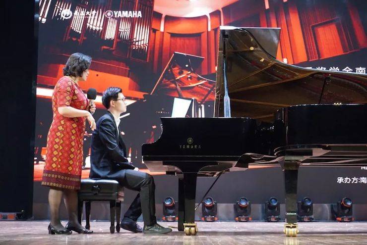 张芳、冯子祥钢琴音乐会