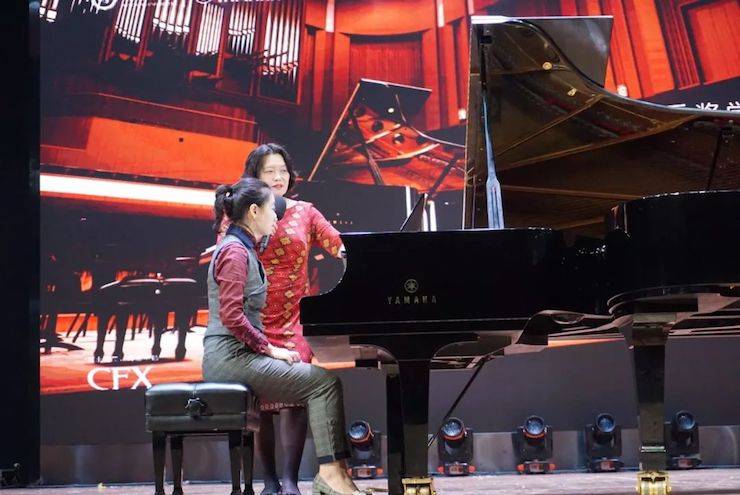张芳、冯子祥钢琴音乐会
