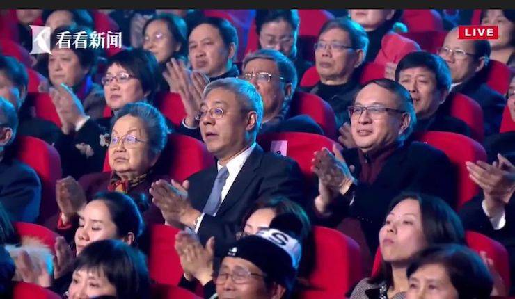 主持界泰斗叶惠贤力赞环球360未来艺术家刘明康：“很难相信，这么悠扬的琴声出自一位自闭症少年的手里！”