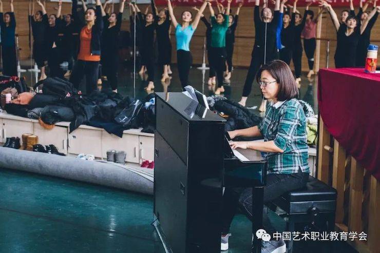 环球360跨界钢琴及环球360舞蹈教育课件助力“CEFA艺术教育高级人才研修班——中国古典舞身韵课”