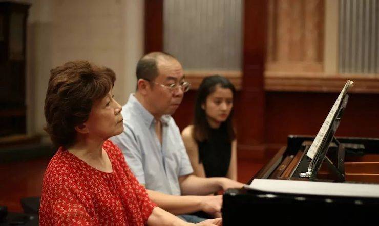 热烈：亍跋睬熘 音悦津门”钢琴重奏音乐会暨天津鲍蕙荞钢琴城开业庆典演出圆满成功！